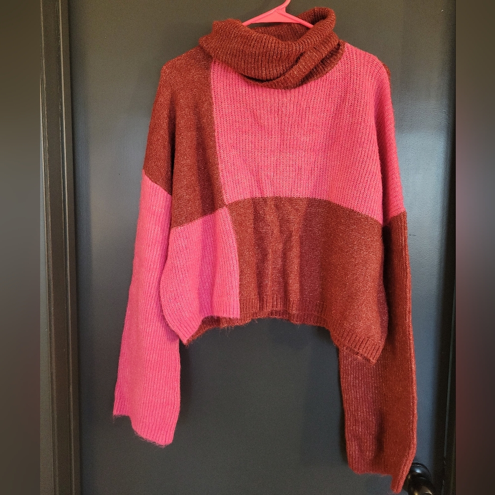 XXL cropped sweater in red & pink color block